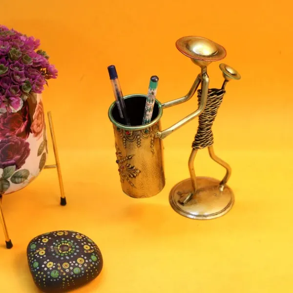 Multicolour_Wire_Lady_Pen_Stand_For_Home
