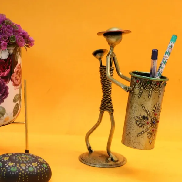 Multicolour_Wire_Lady_Pen_Stand_For_Home