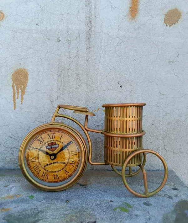 Golden_Cycle_Pen_Stand_With_Clock_For_Home