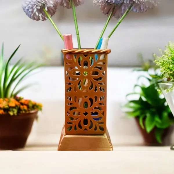 Golden_Iron_Pen_Stand_Showpiece_For_Home