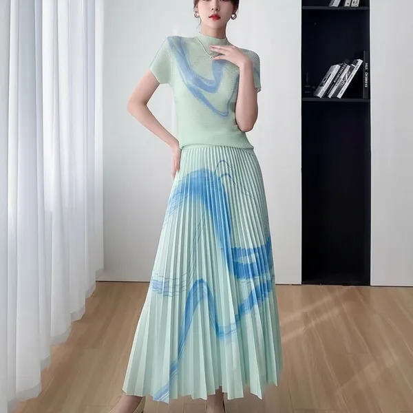 Bamboo_crush_top_and_skirt_with_asymmetrical_print_all_over_set