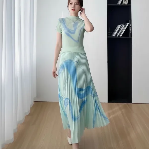 Bamboo_crush_top_and_skirt_with_asymmetrical_print_all_over_set