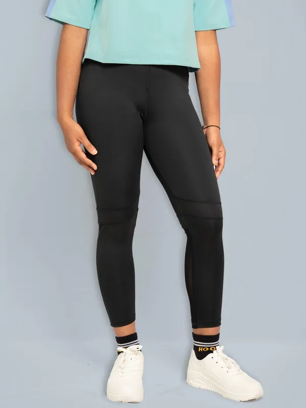 Black_Premium_Kooltex_Fabric_&_Spandex_Sports_Leggings_For_Kids