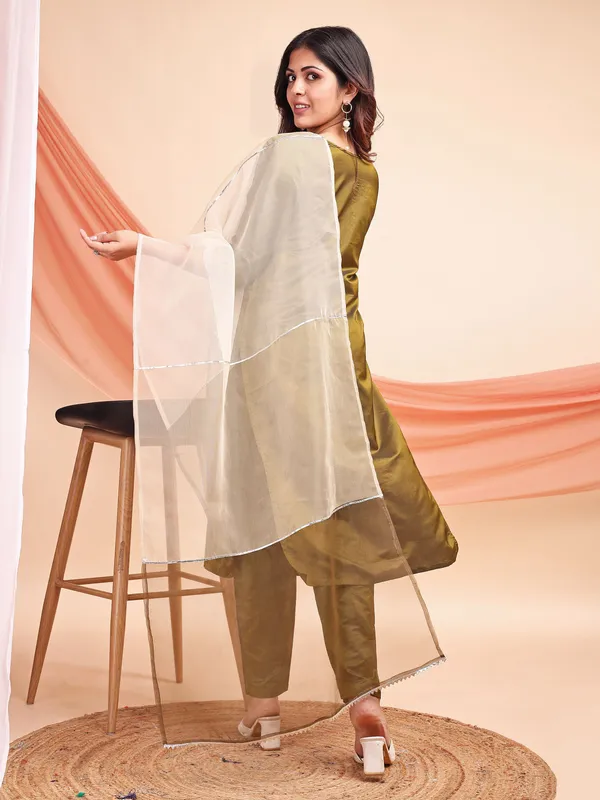 Mahendi_Art_Silk_Solid_Kurti_Pant_Dupatta_Set_For_Women