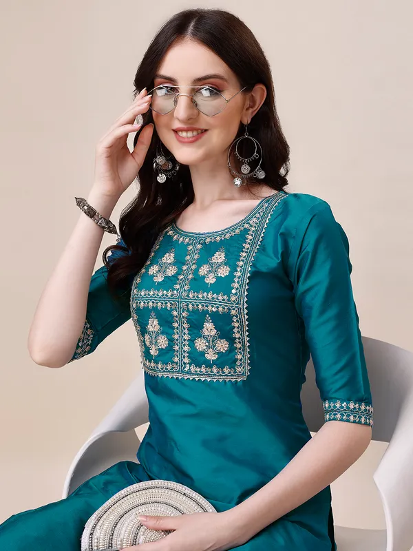 Blue_Elegant_Embroidered_Kurta_Set_with_Straight_Pants