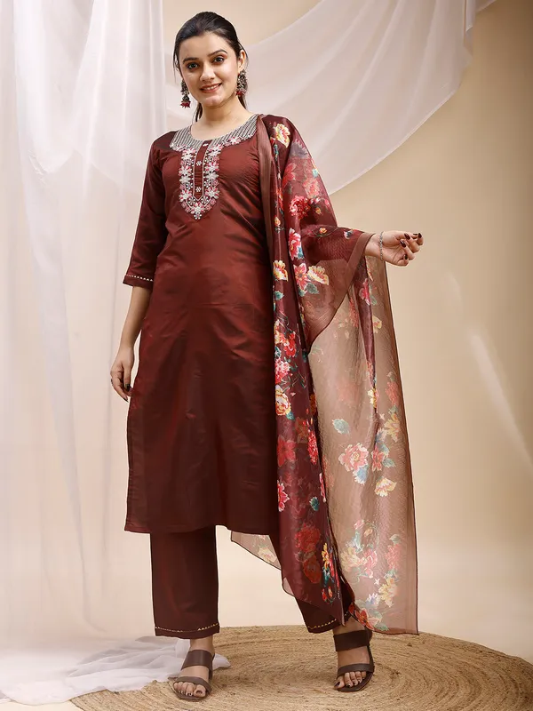Copper_Embroidered_Straight_Kurta_Set_with_Floral_Printed_Dupatta