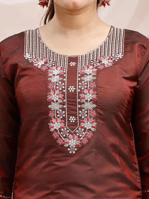 Copper_Embroidered_Straight_Kurta_Set_with_Floral_Printed_Dupatta