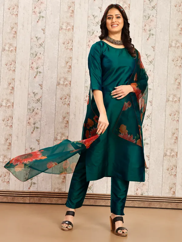 GREEN_Trendy_Straight_Kurta_Pant_Set_with_Designer_Dupatta
