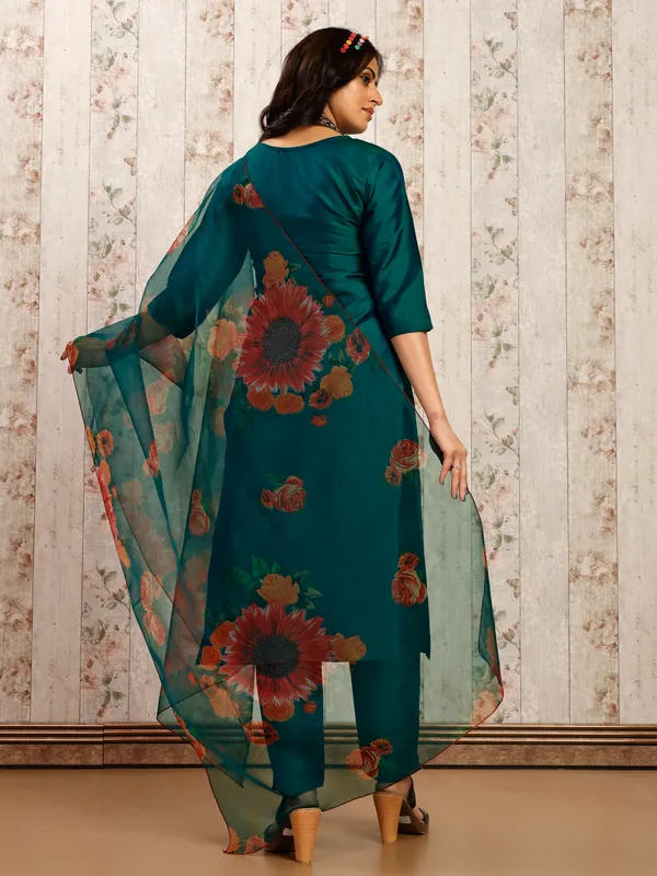 GREEN_Trendy_Straight_Kurta_Pant_Set_with_Designer_Dupatta