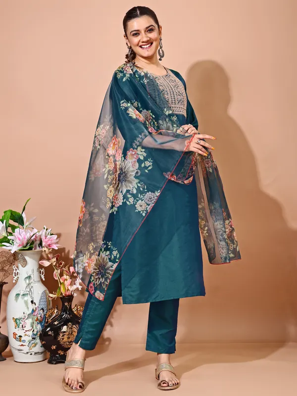 Green_Art_Silk_Embroidered_Kurti_Pant_Dupatta_Set_For_Women