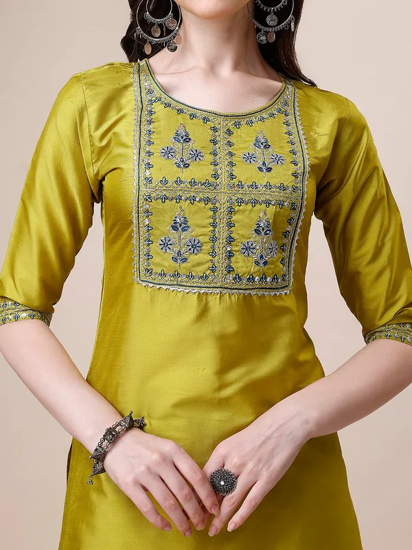 Lemon_Elegant_Embroidered_Kurta_Set_with_Straight_Pants