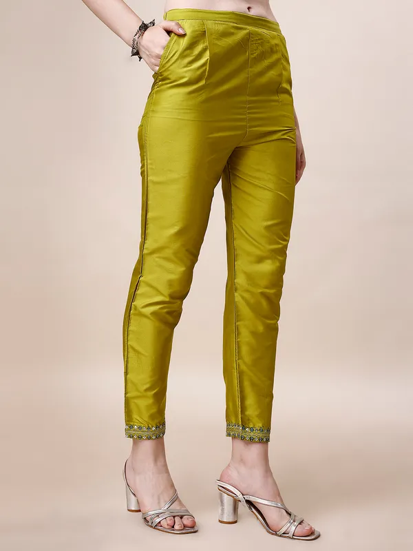 Lemon_Elegant_Embroidered_Kurta_Set_with_Straight_Pants