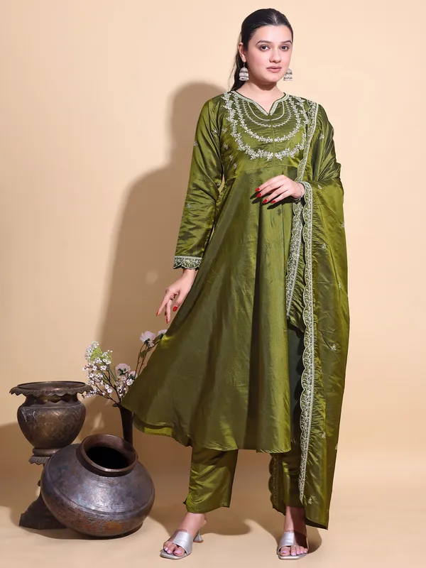MEHENDI_Art_Silk_Embroidered_Anarkali_Pant_Dupatta_Set_For_Women