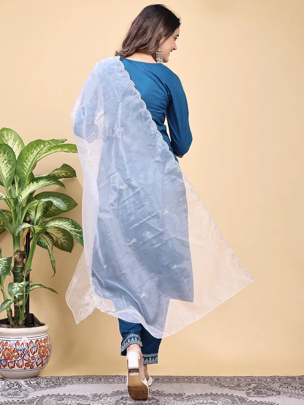 MORPEACH_Trendy_Straight_Kurta_Pant_Set_with_Designer_Dupatta