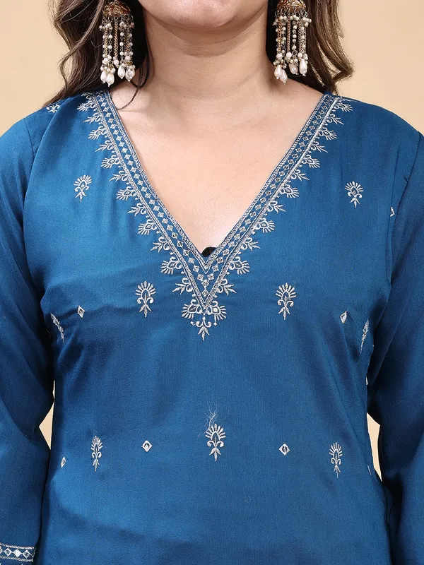 MORPEACH_Trendy_Straight_Kurta_Pant_Set_with_Designer_Dupatta