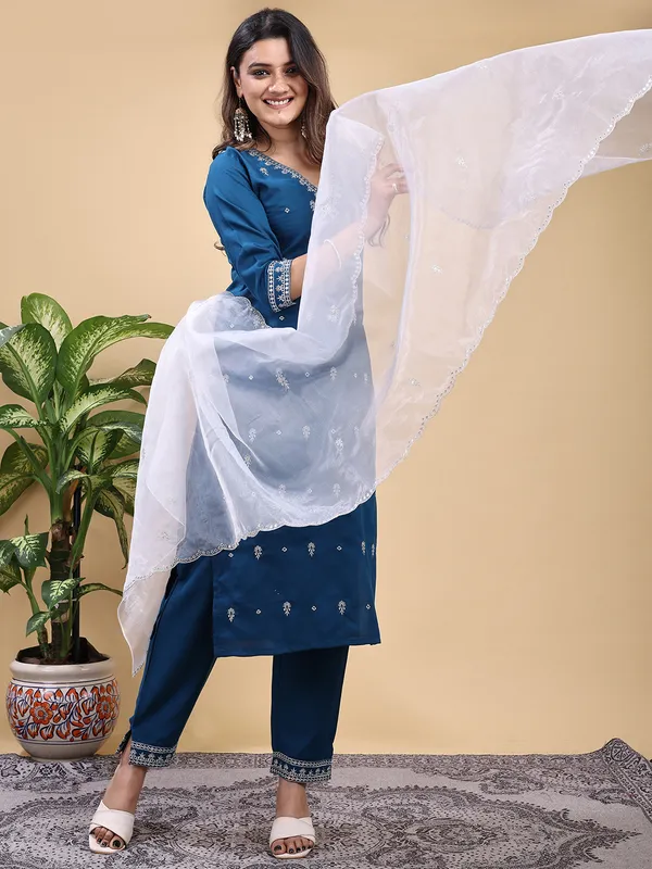 MORPEACH_Trendy_Straight_Kurta_Pant_Set_with_Designer_Dupatta