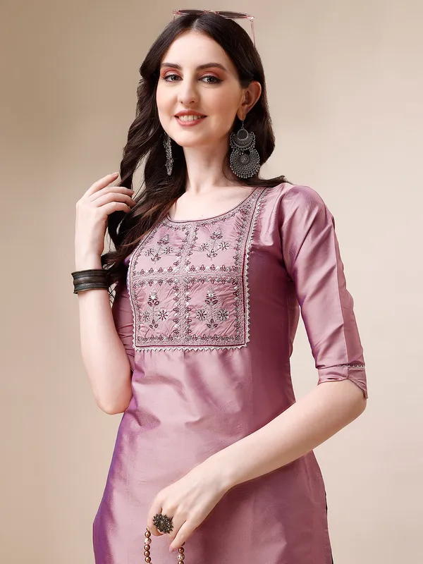 Peach_Elegant_Embroidered_Kurta_Set_with_Straight_Pants