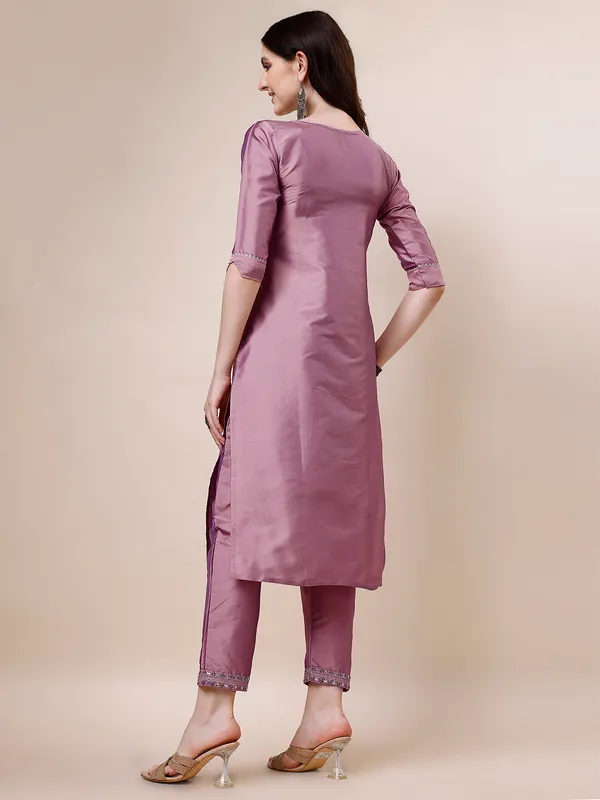 Peach_Elegant_Embroidered_Kurta_Set_with_Straight_Pants
