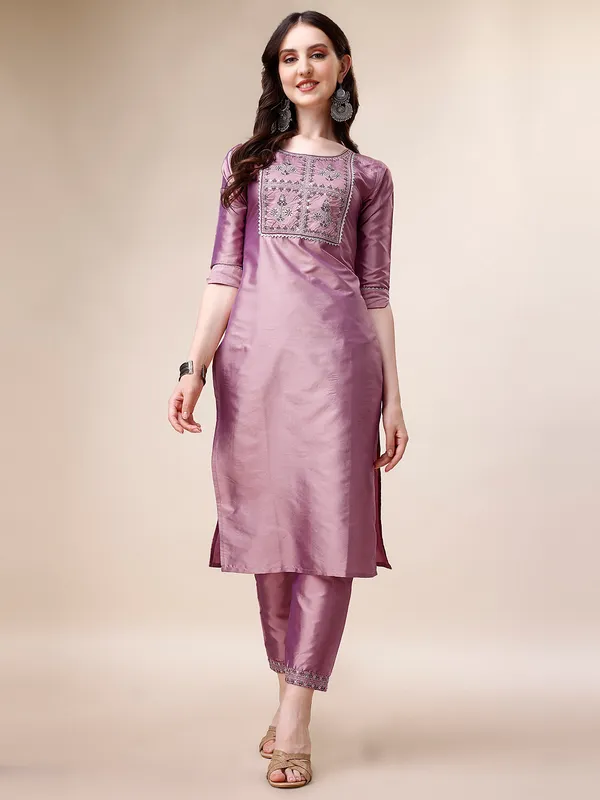 Peach_Elegant_Embroidered_Kurta_Set_with_Straight_Pants