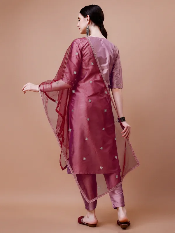 Peach_Embroidered_Kurta_Set_with_Elegant_Dupatta