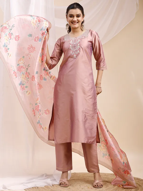 Peach_Embroidered_Straight_Kurta_Set_with_Floral_Printed_Dupatta