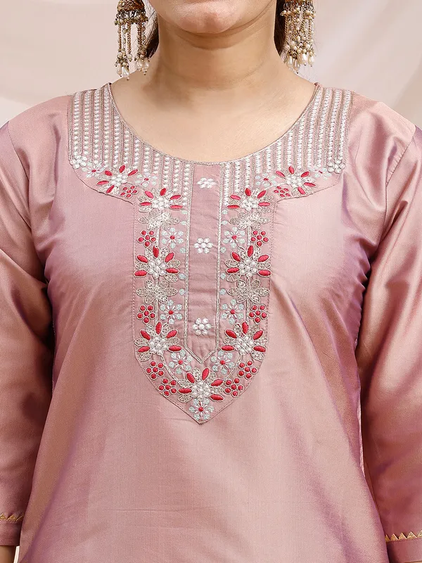 Peach_Embroidered_Straight_Kurta_Set_with_Floral_Printed_Dupatta