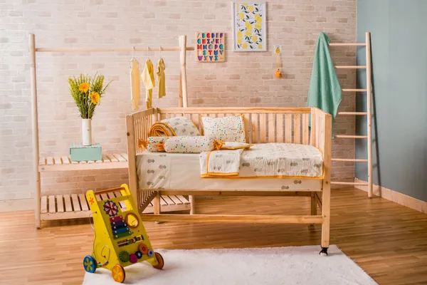 Yellow_And_White_Cotton_Silk_Baby_Bedding_Set_Pineapple
