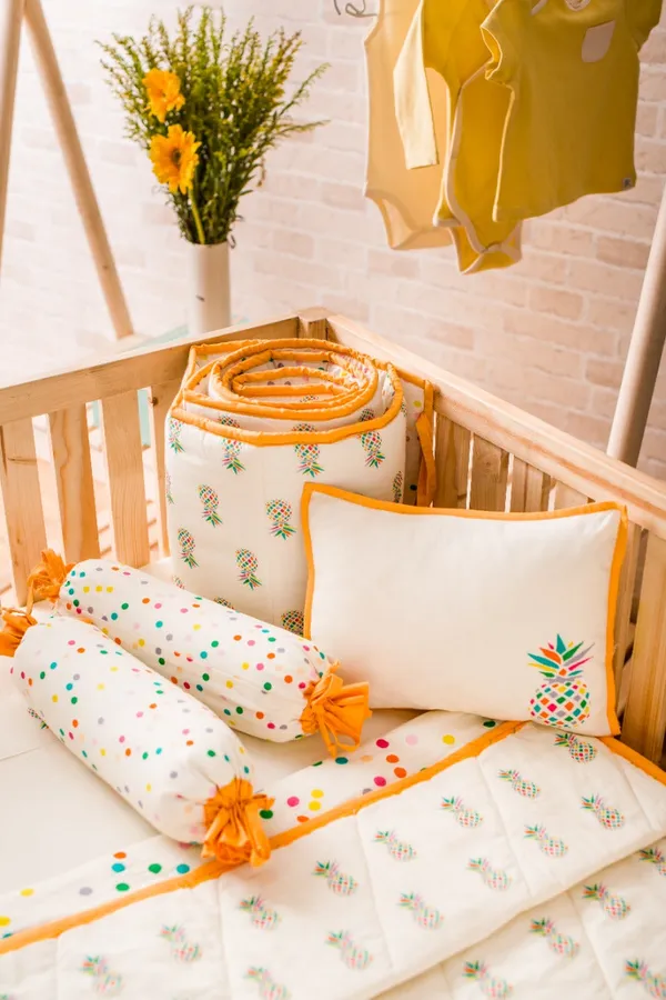 Yellow_And_White_Cotton_Silk_Baby_Bedding_Set_Pineapple