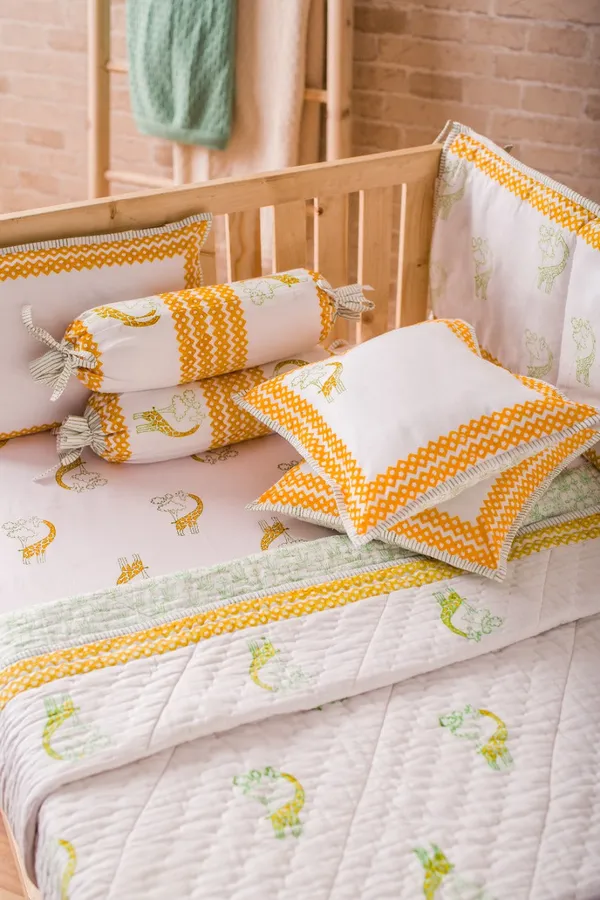 Yellow_Cotton_Silk_Baby_Bedding_Set_Giraffe