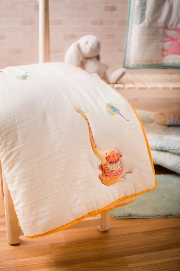 Multicolor_Organic_Cotton_Elephant_With_Umbrella_Quilt