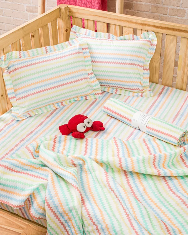 Multicolor_Organic_Cotton_Cot_Sheet_And_Pillow_Zig_Zag