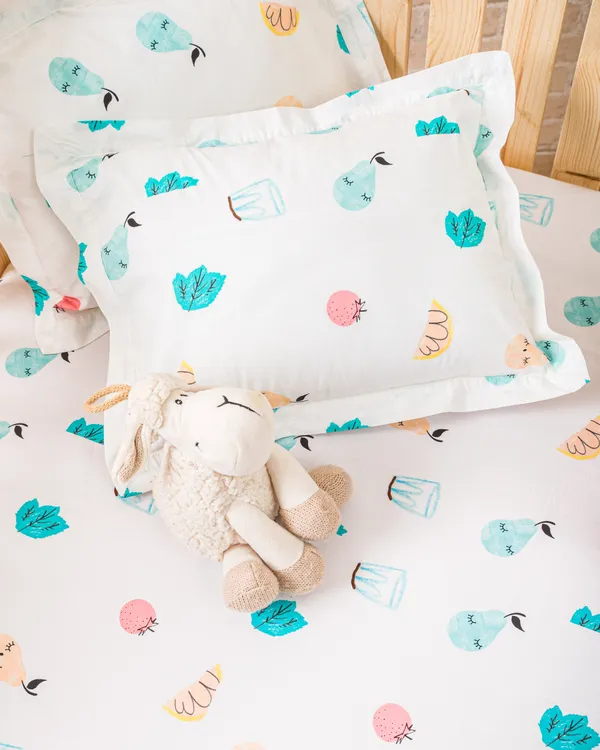 Multicolor_Organic_Cotton_Cot_Sheet_And_Pillow_Smoothie