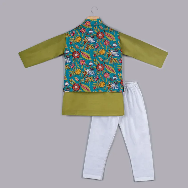 Green_Velvet_Fabric_Green_Printed_Jacket_And_Kurta_Pyjama