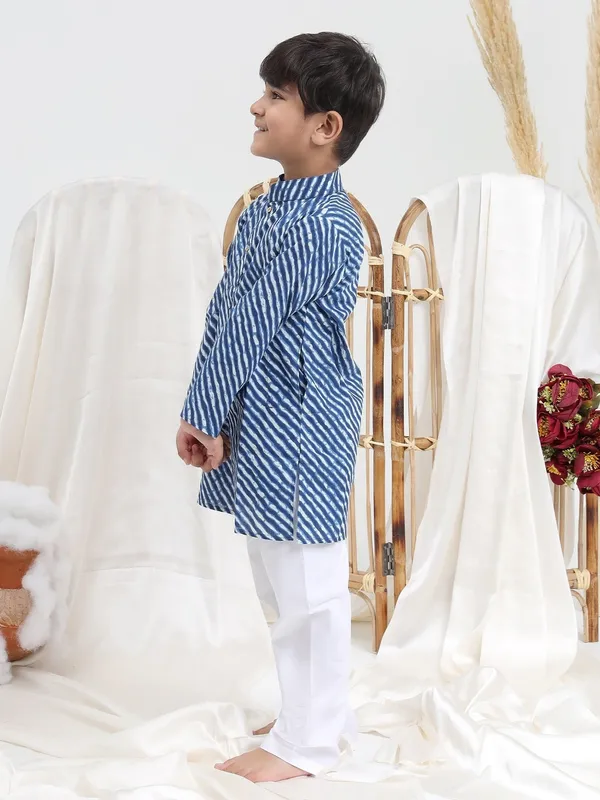 Blue_Cotton_Silk_Blue_Lehriya_Mandarin_Collar_Pure_Cotton_Kurta_Set