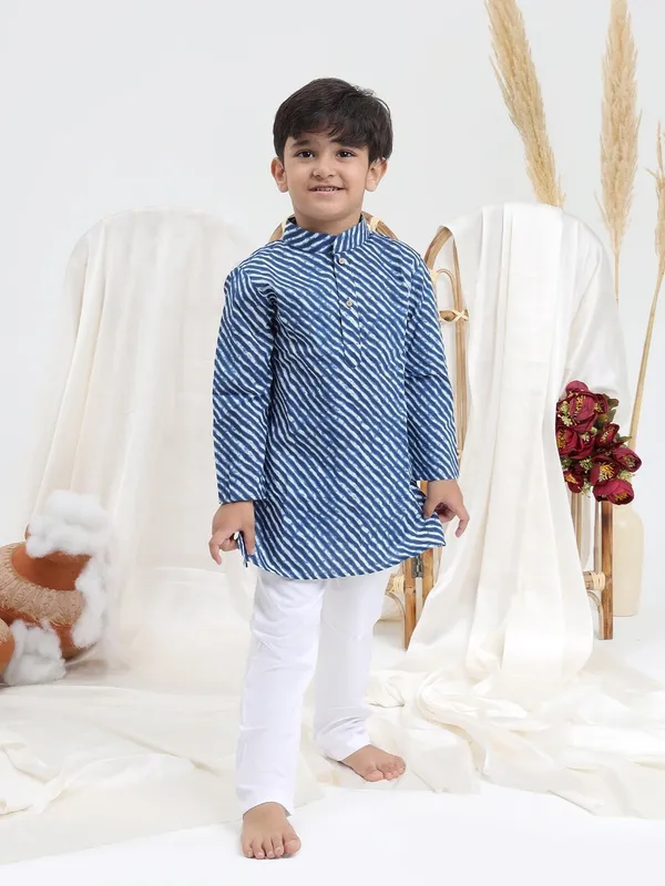 Blue_Cotton_Silk_Blue_Lehriya_Mandarin_Collar_Pure_Cotton_Kurta_Set