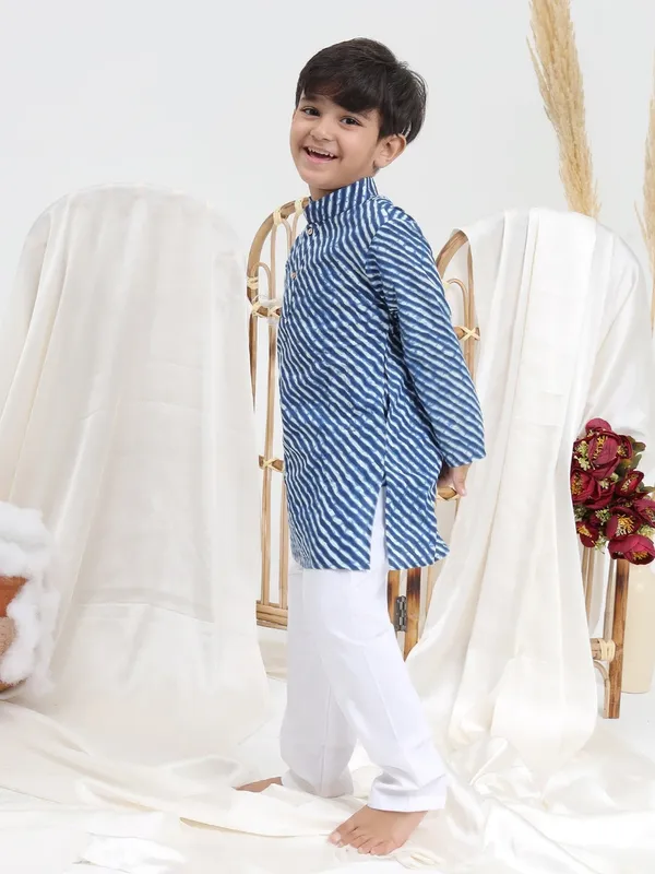 Blue_Cotton_Silk_Blue_Lehriya_Mandarin_Collar_Pure_Cotton_Kurta_Set