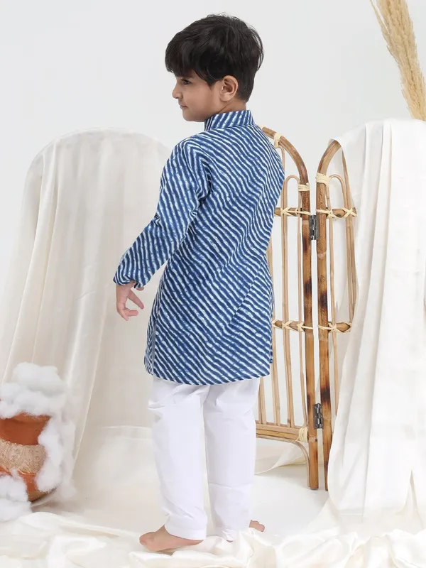 Blue_Cotton_Silk_Blue_Lehriya_Mandarin_Collar_Pure_Cotton_Kurta_Set