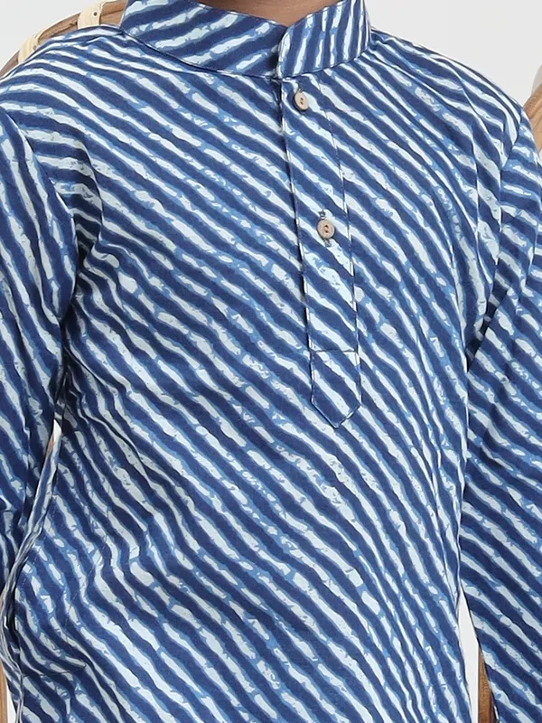 Blue_Cotton_Silk_Blue_Lehriya_Mandarin_Collar_Pure_Cotton_Kurta_Set