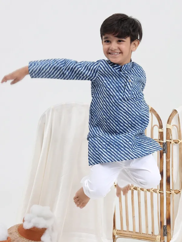 Blue_Cotton_Silk_Blue_Lehriya_Mandarin_Collar_Pure_Cotton_Kurta_Set