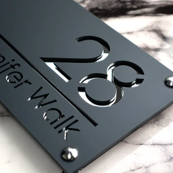 Multicolor_Metal_House_Wall_Plaques_For_Gifting