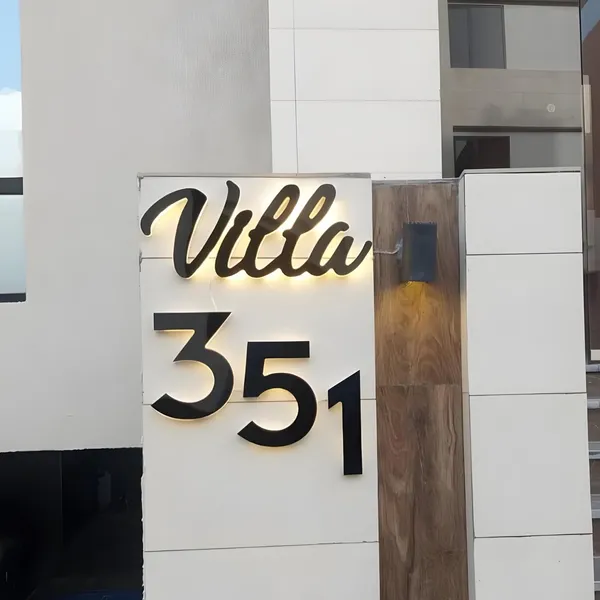 Multicolor_Metal_House_Number_Plaque_With_Lights_For_Gifting