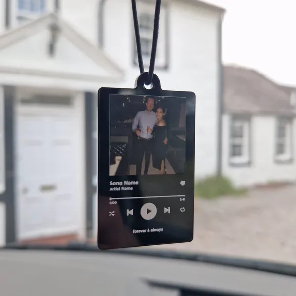 Multicolor_Metal_Personalised_Music_Photo_Ornament_Hanging_Car_Polaroid_For_Gifting