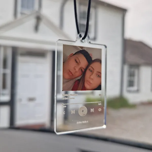 Multicolor_Metal_Personalised_Music_Photo_Ornament_Hanging_Car_Polaroid_For_Gifting