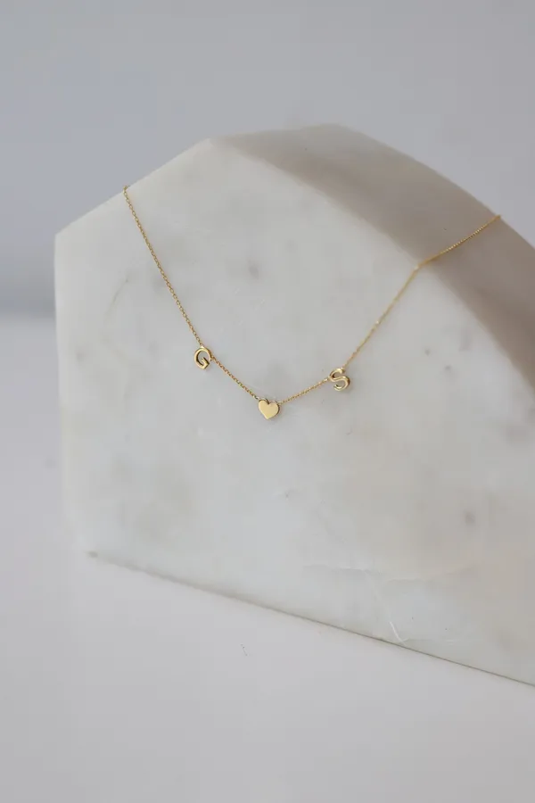 Multicolor_Metal_Heart_Letter_Necklace_For_Women