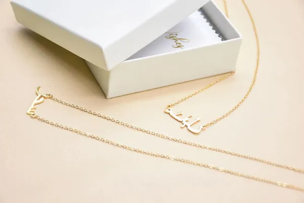 Multicolor_Metal_Custom_Logo_Charm_Necklace_For_Women