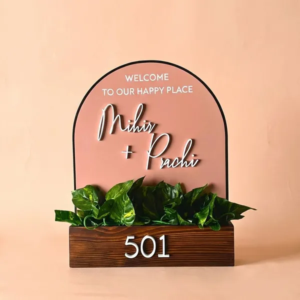 Multicolor_Wood_Name_Plate_With_Planter_For_Gifting