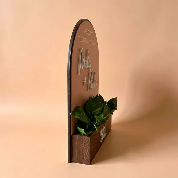 Multicolor_Wood_Name_Plate_With_Planter_For_Gifting