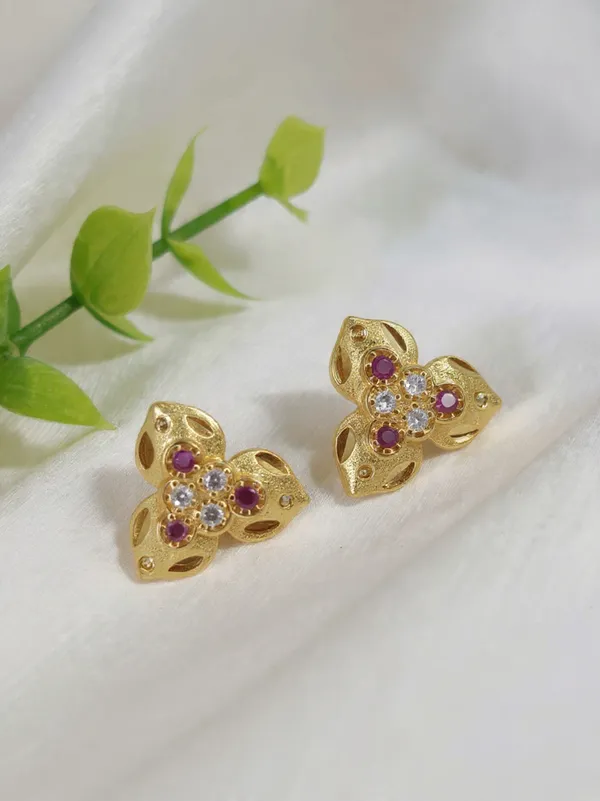 Gold-Plated_Floral_Trifoil_Stud_Earrings_With_Ruby_Red_And_White_Zirconia_For_Women