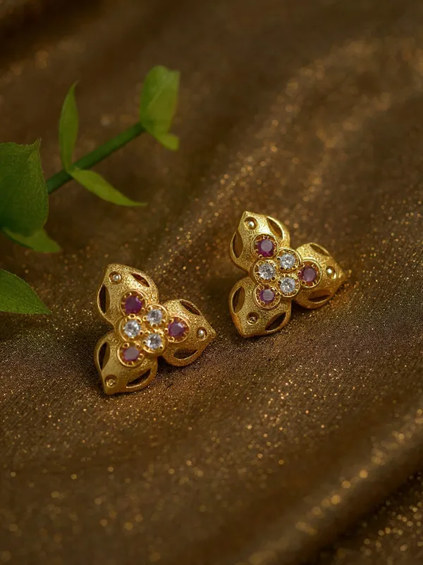 Gold-Plated_Floral_Trifoil_Stud_Earrings_With_Ruby_Red_And_White_Zirconia_For_Women