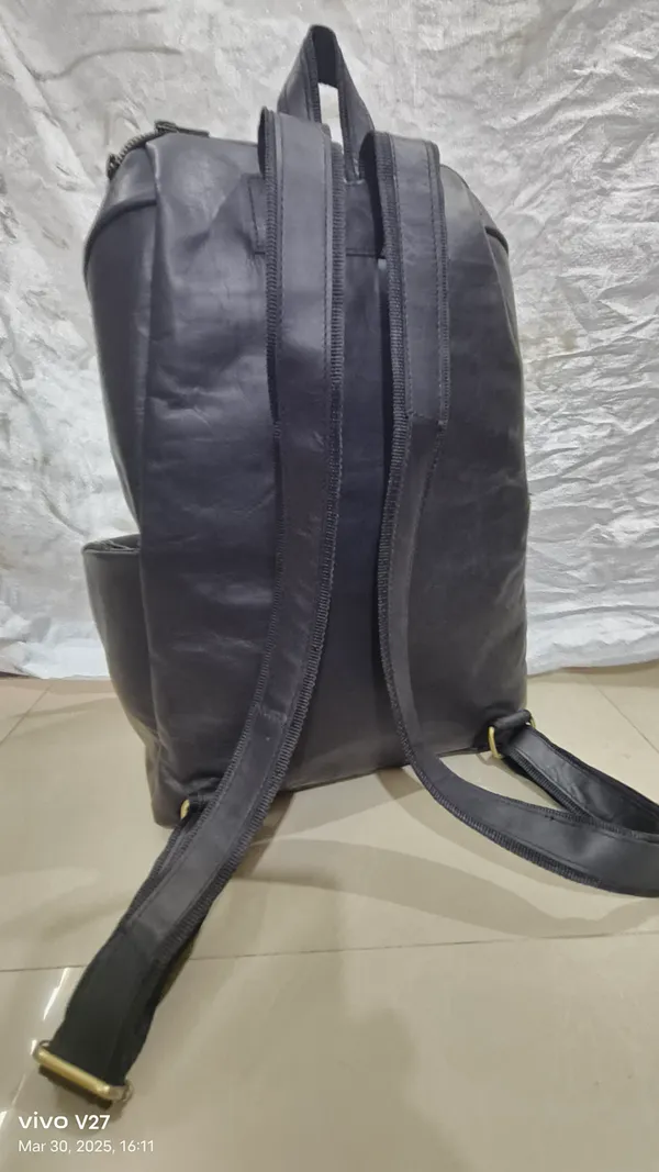 Black_Full_Grain_Genuine_Leather_With_Brass_Zippers_Backpack_For_Unisex